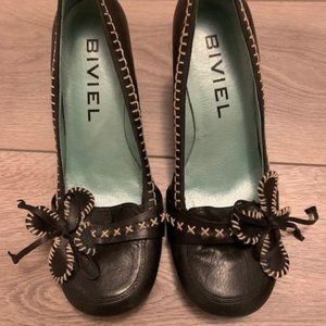 Beautiful Biviel vintage black heels